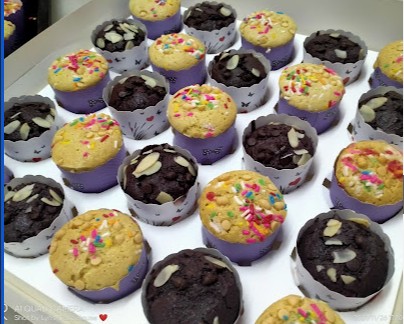 Lyn's Cake House