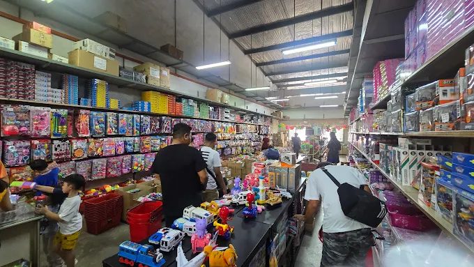 Penjual Alatan Mainan Kanak-Kanak Kian Leong Trading Co.