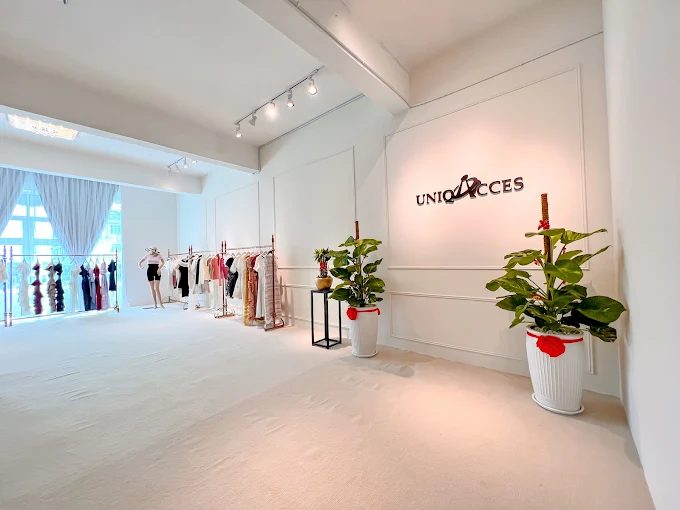 Uniqacces | Fashion Boutique