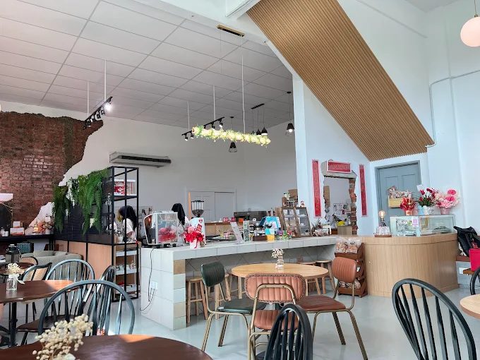 The Petite Cafe